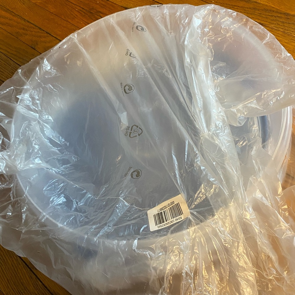 Tupperware circle container new